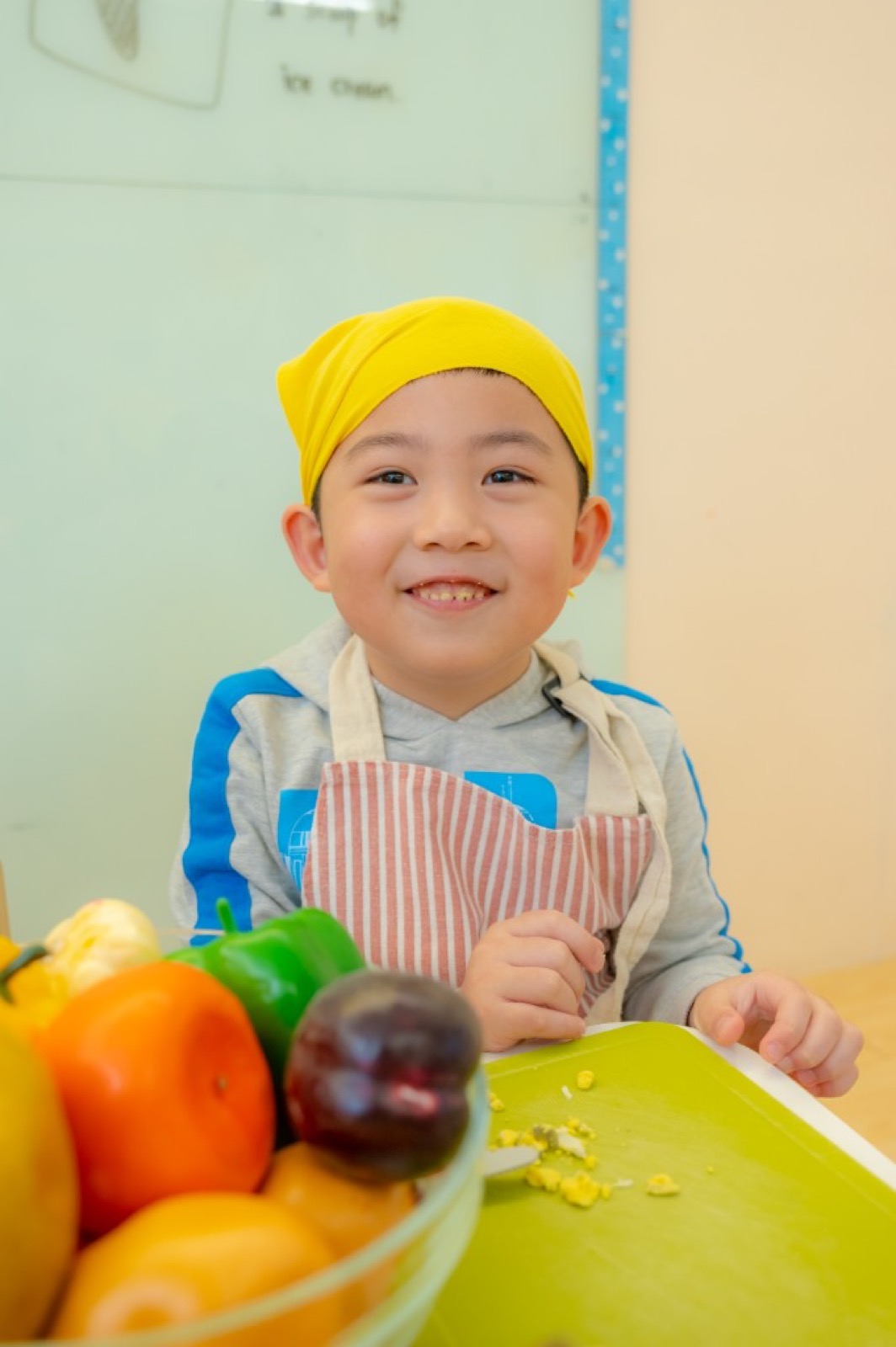 幼兒園畢業照 湖畔草地互動