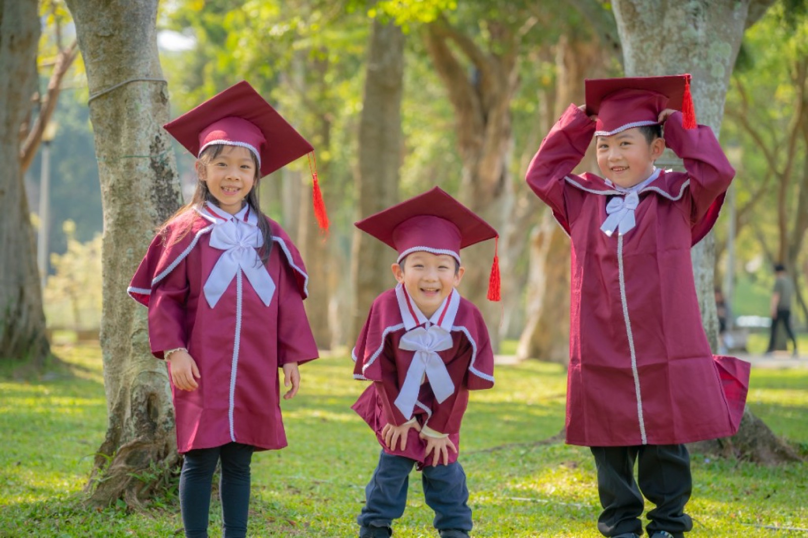 幼兒園畢業照 校園情境真實笑容