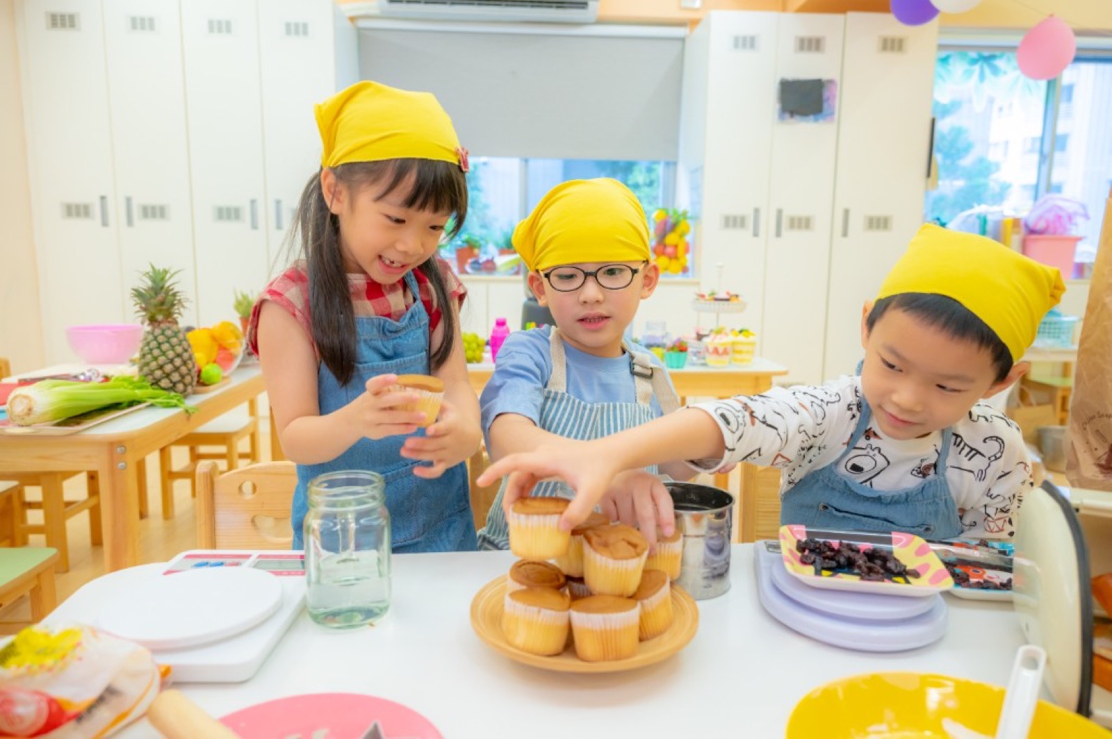 大湖公園外景幼兒園畢業照 自然生動