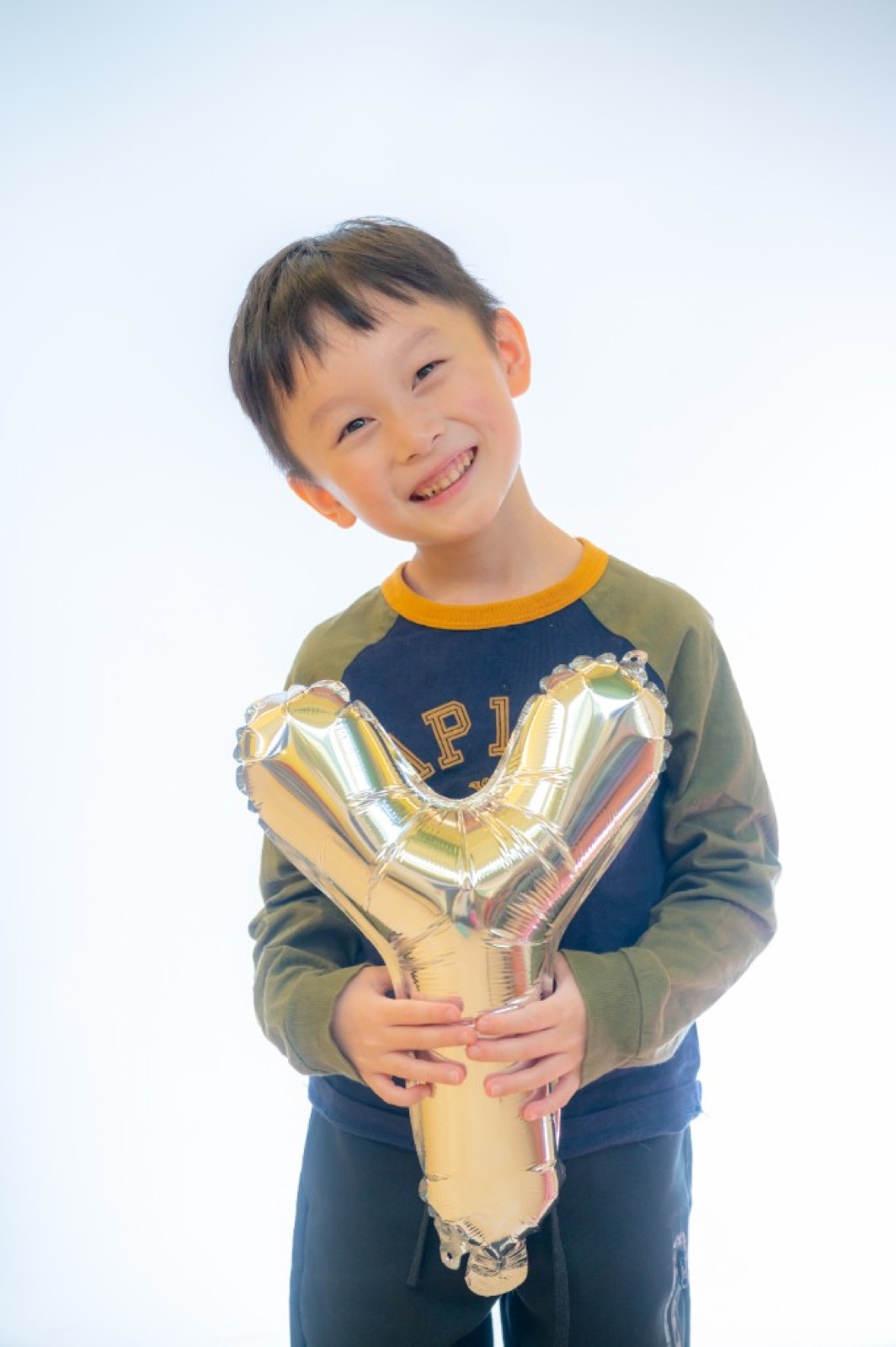 幼兒園畢業照 戶外草地奔跑活潑