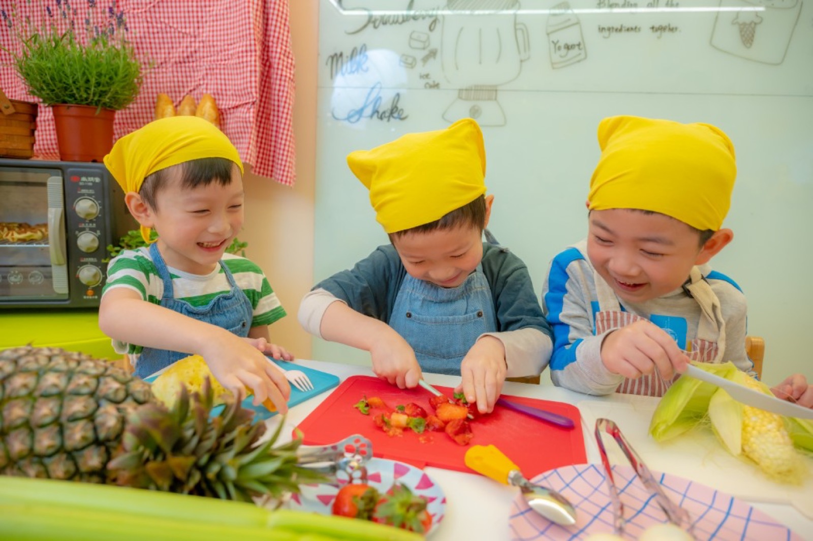 幼兒園畢業照 特色課程烹飪情境