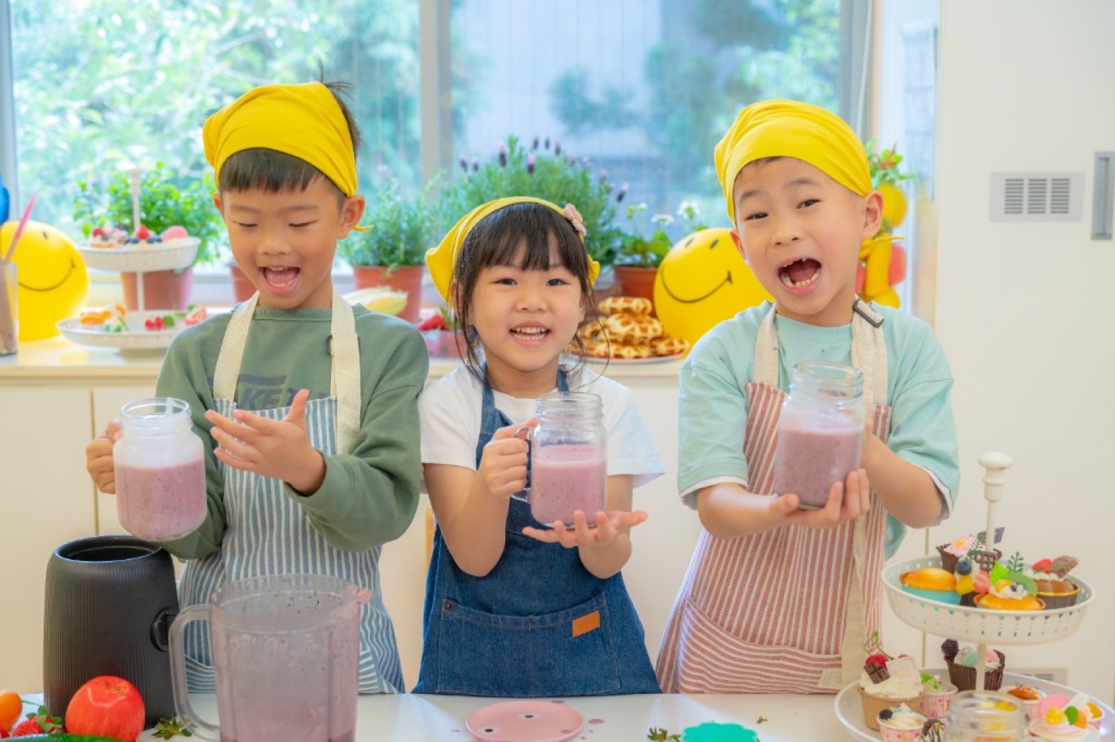 大湖公園外景幼兒園畢業照 自然生動