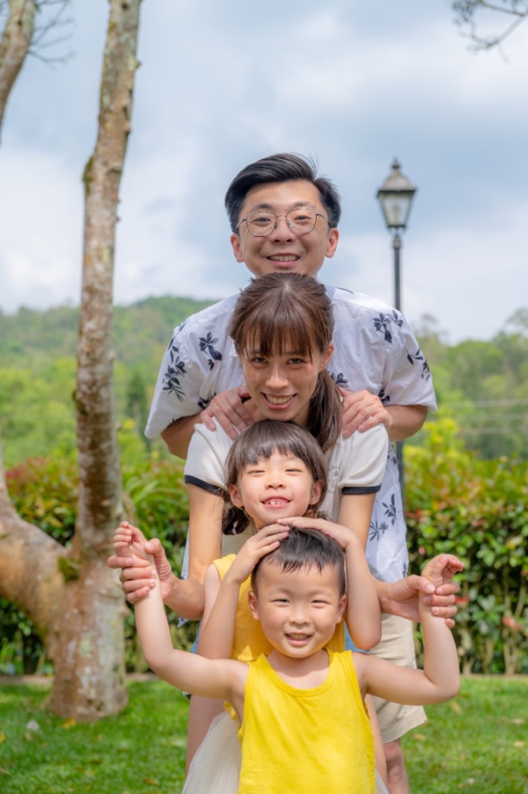 露營畢業照 草地帳篷 自然互動