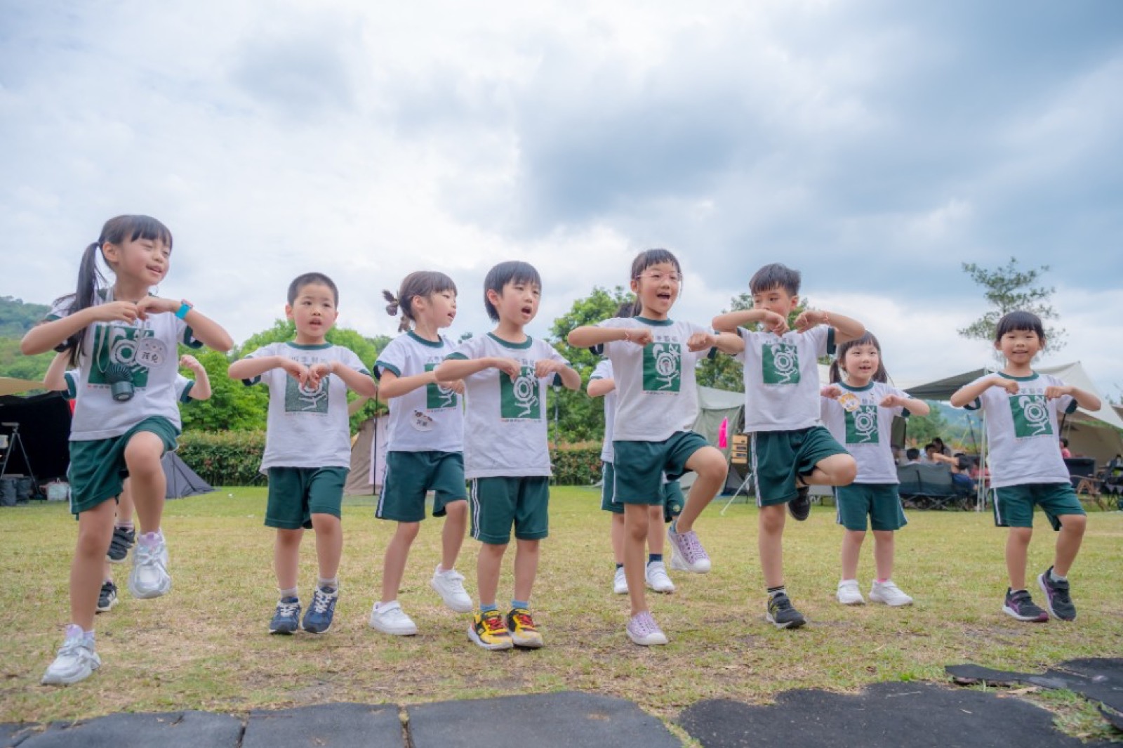 家庭旅遊聯誼 露營畢業照 自然生動 活潑