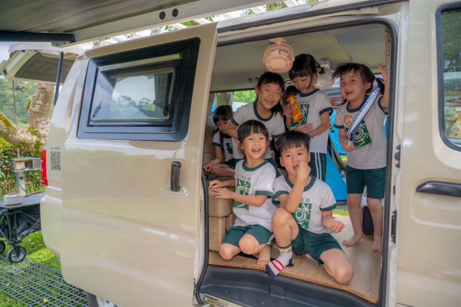 幼兒園畢業照 師生合照 家庭合照
