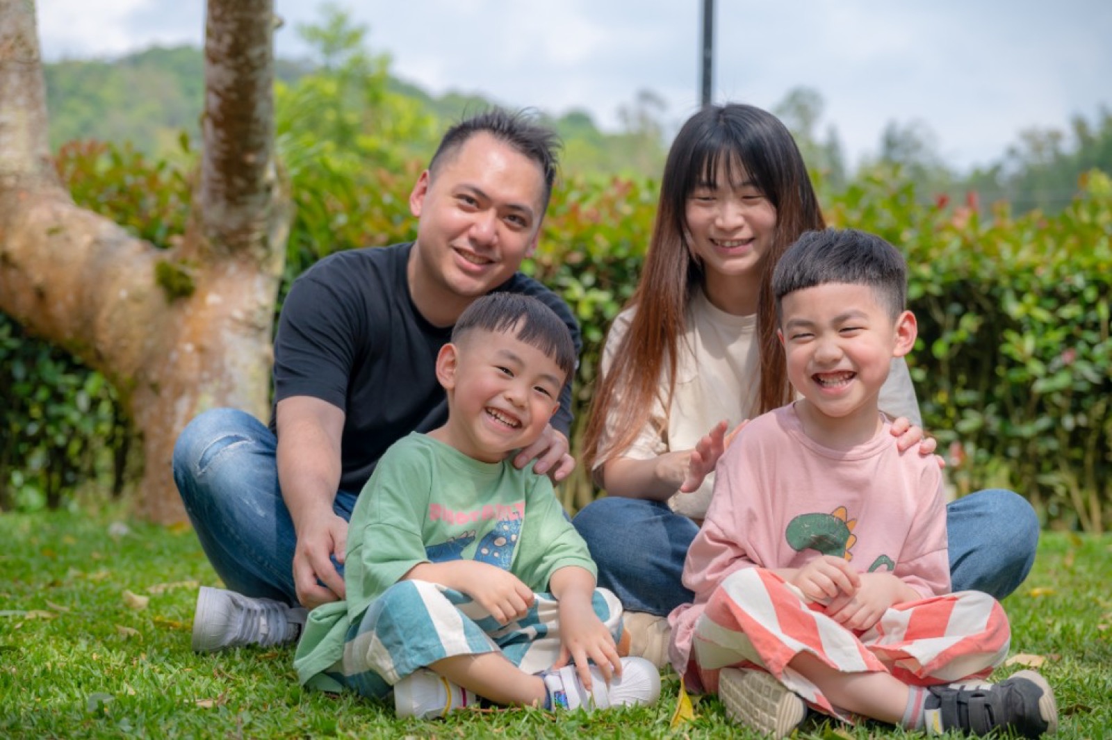 露營畢業照 草地帳篷 自然互動