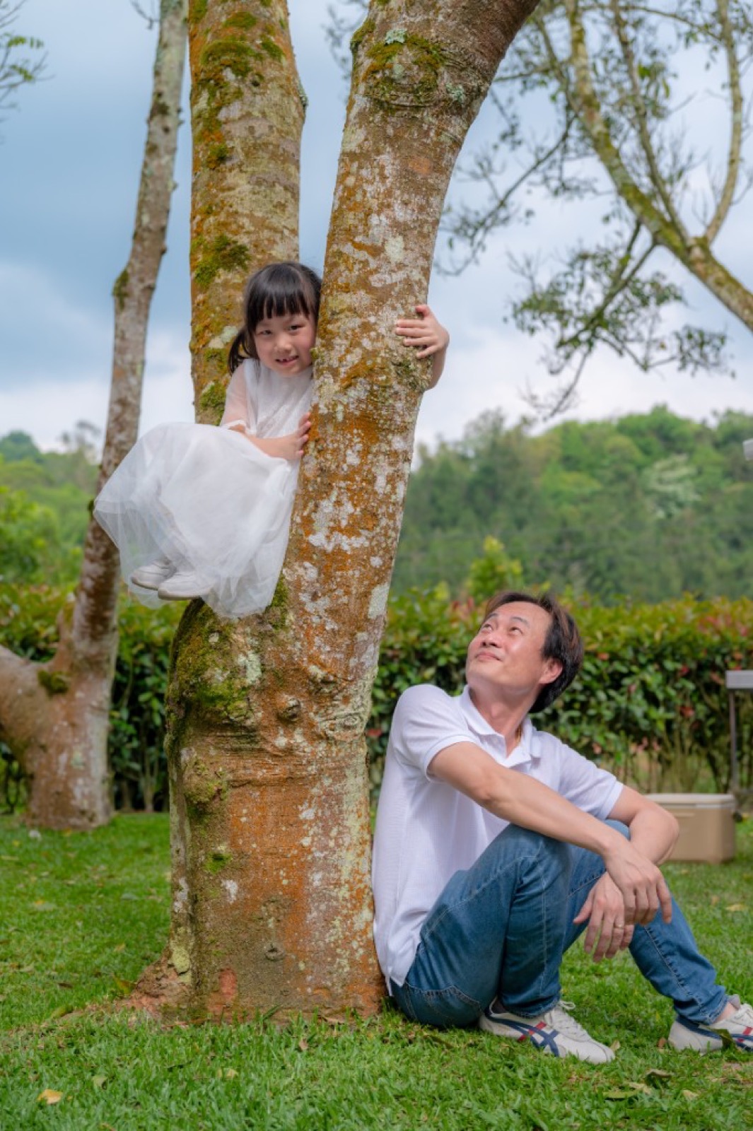 露營畢業照 草地帳篷 自然互動