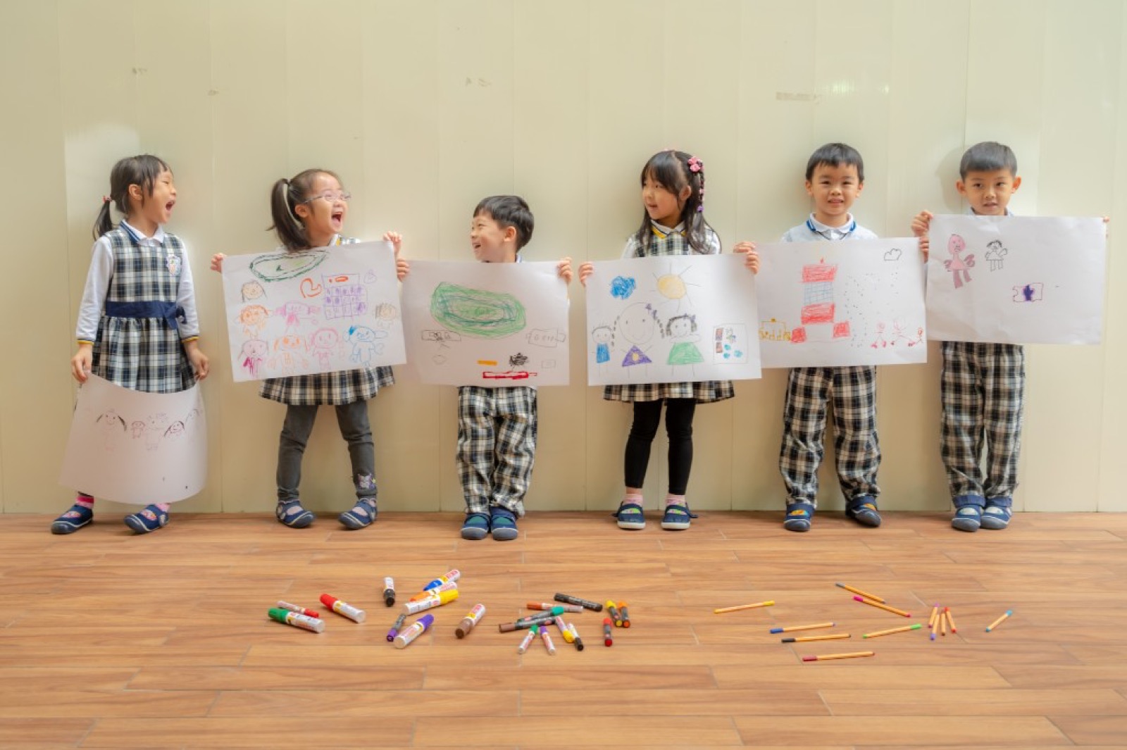 幼兒園畢業照 活潑自然笑容