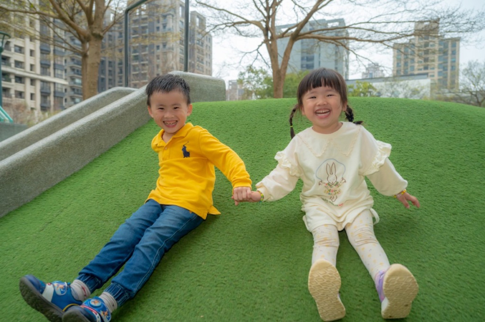 幼兒園畢業照 活潑自然笑容