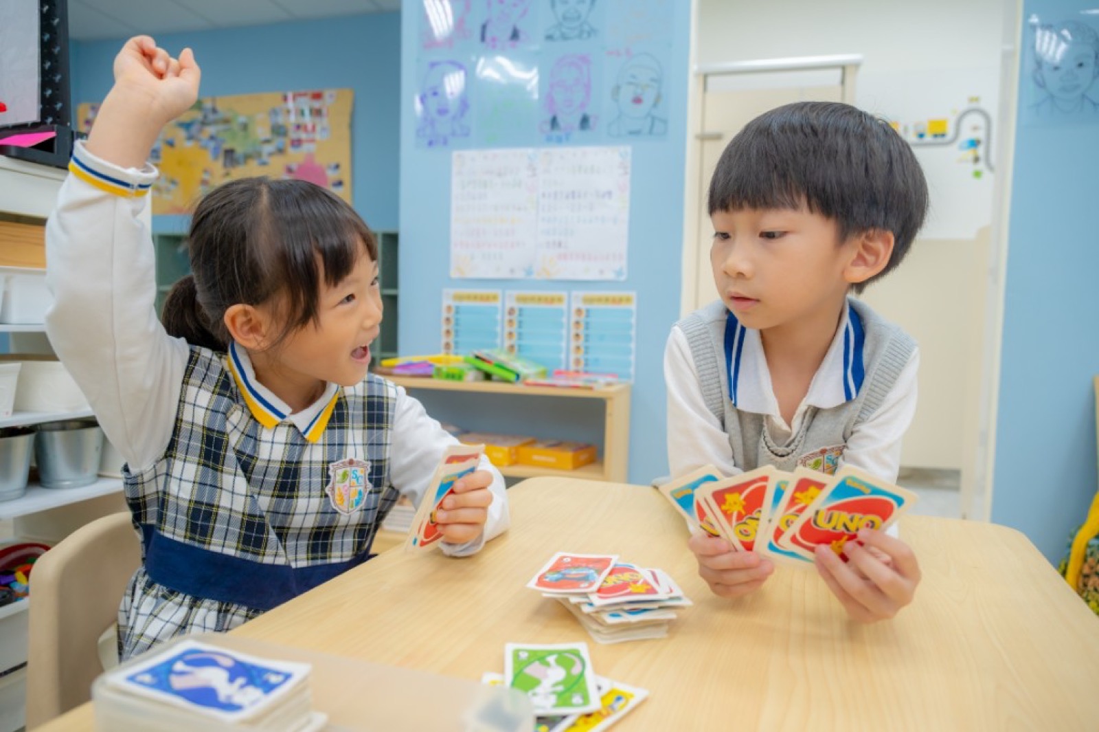 幼兒園畢業照 活潑自然笑容