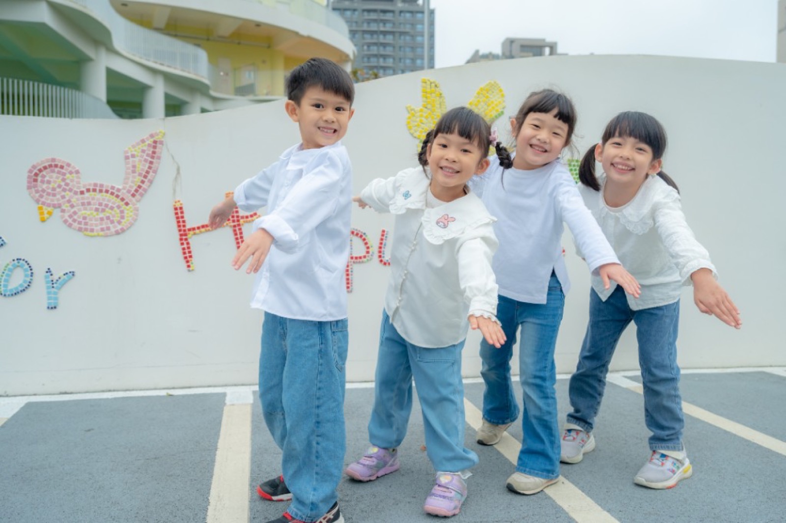 幼兒園畢業照 戶外草地野餐活潑