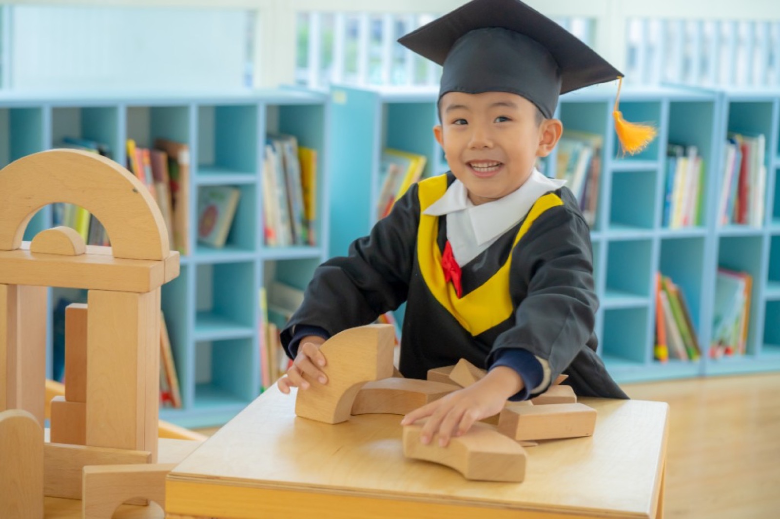 幼兒園畢業照 戶外草地野餐活潑