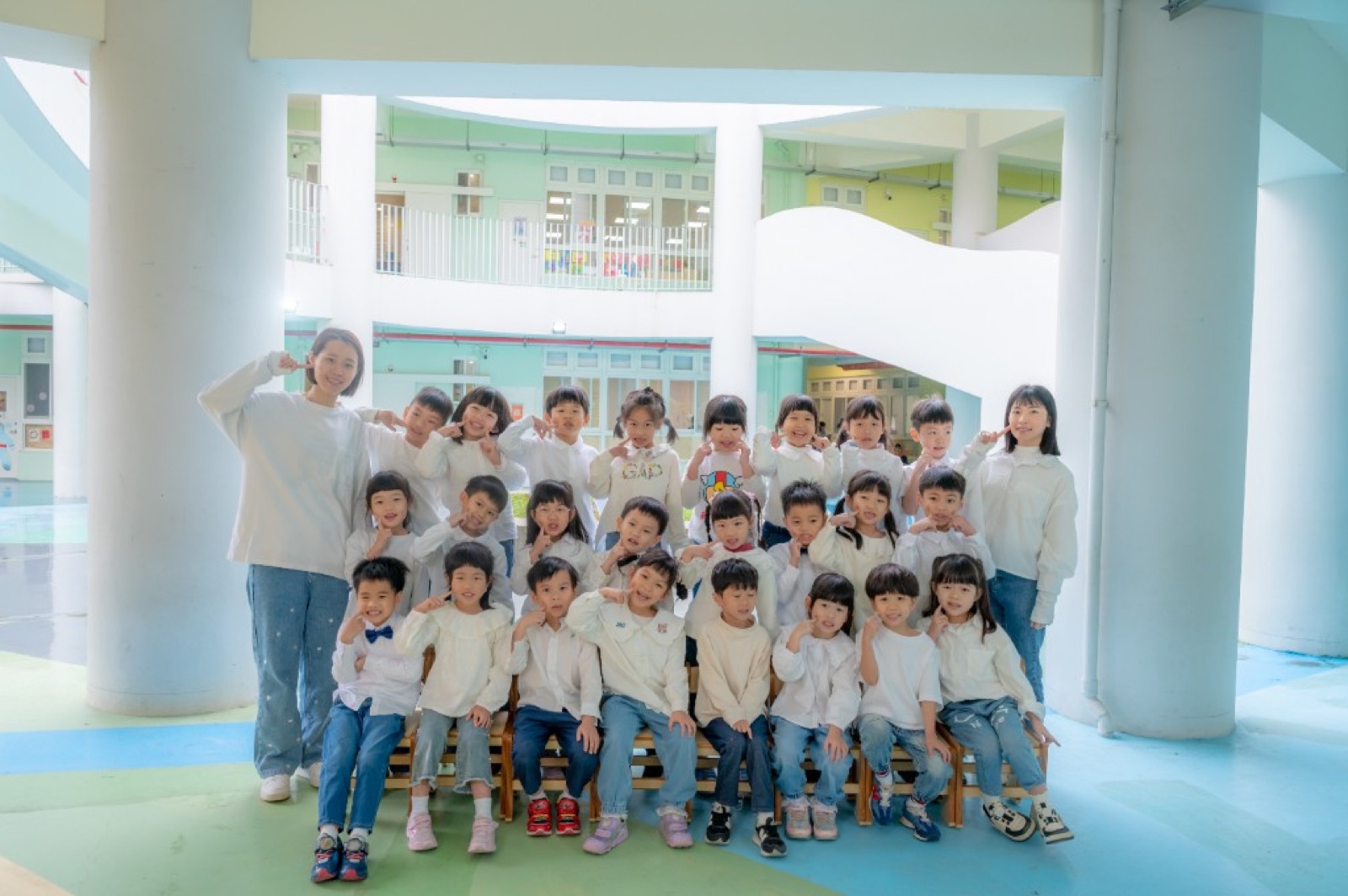 幼兒園畢業照 校園情境與閱讀互動
