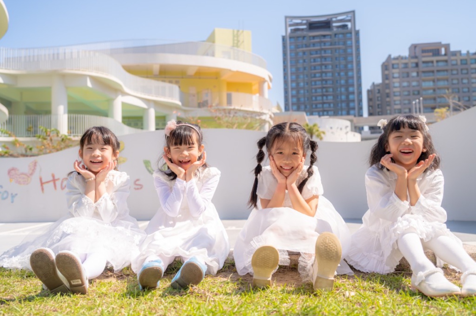 幼兒園畢業照 戶外草地野餐活潑
