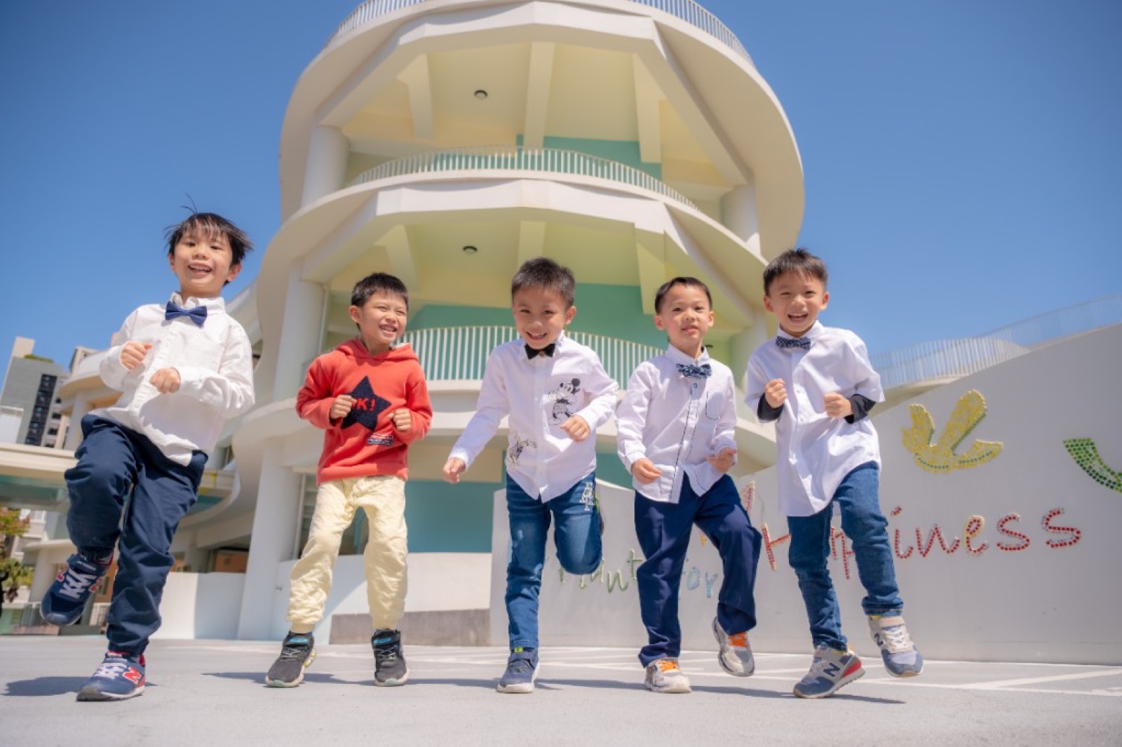 幼兒園畢業照 小組照自然笑容