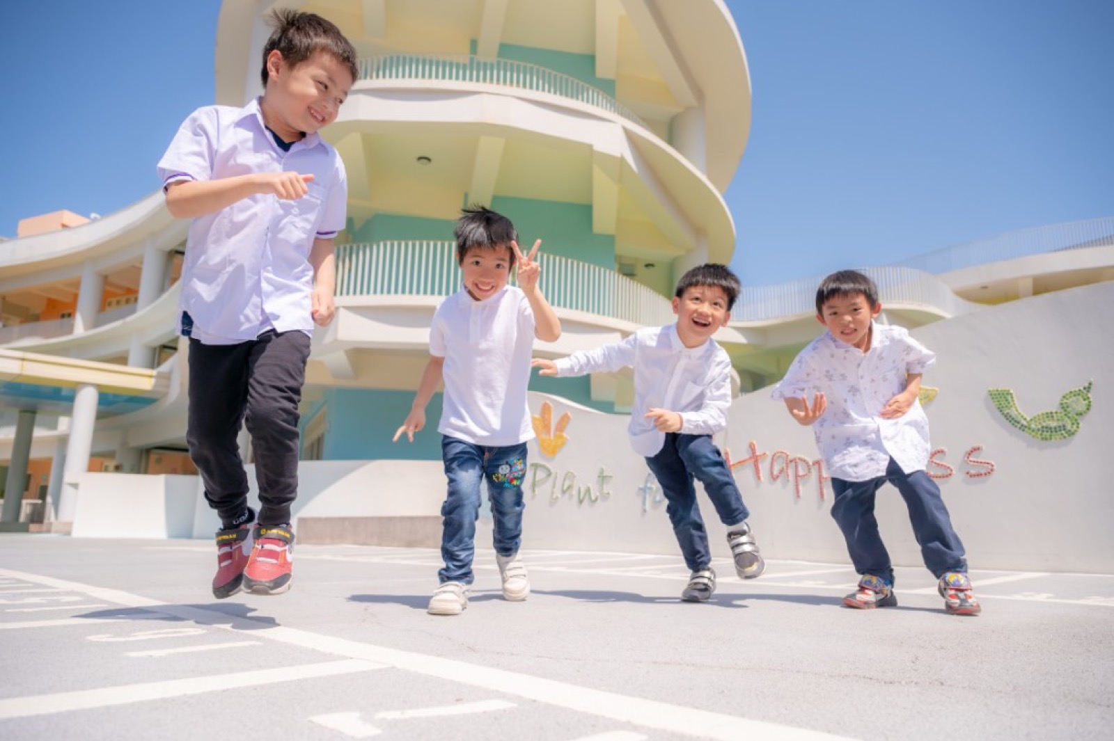 大型校園幼兒園畢業照 自然生動