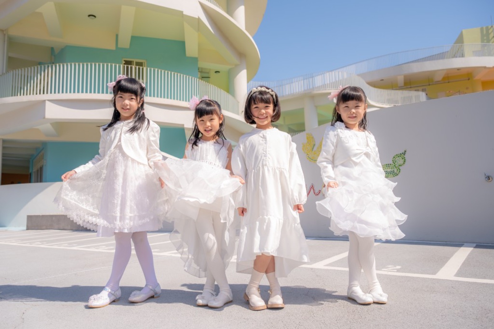 幼兒園畢業照 白背景學士照