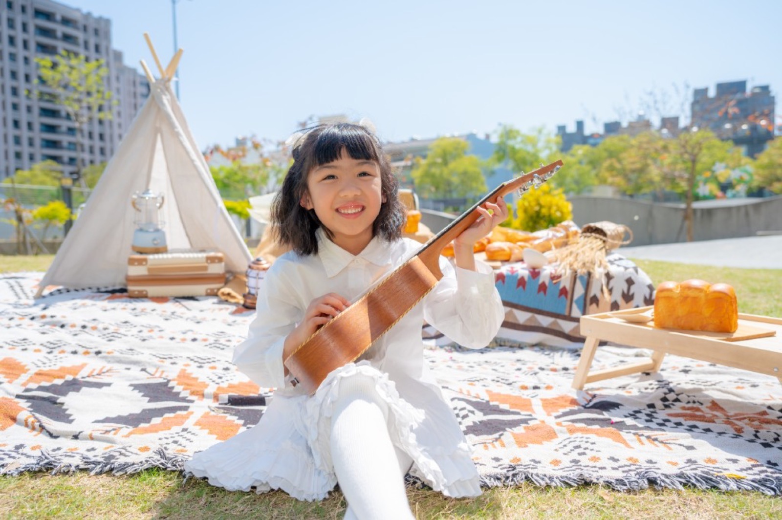 幼兒園畢業照 白背景學士照