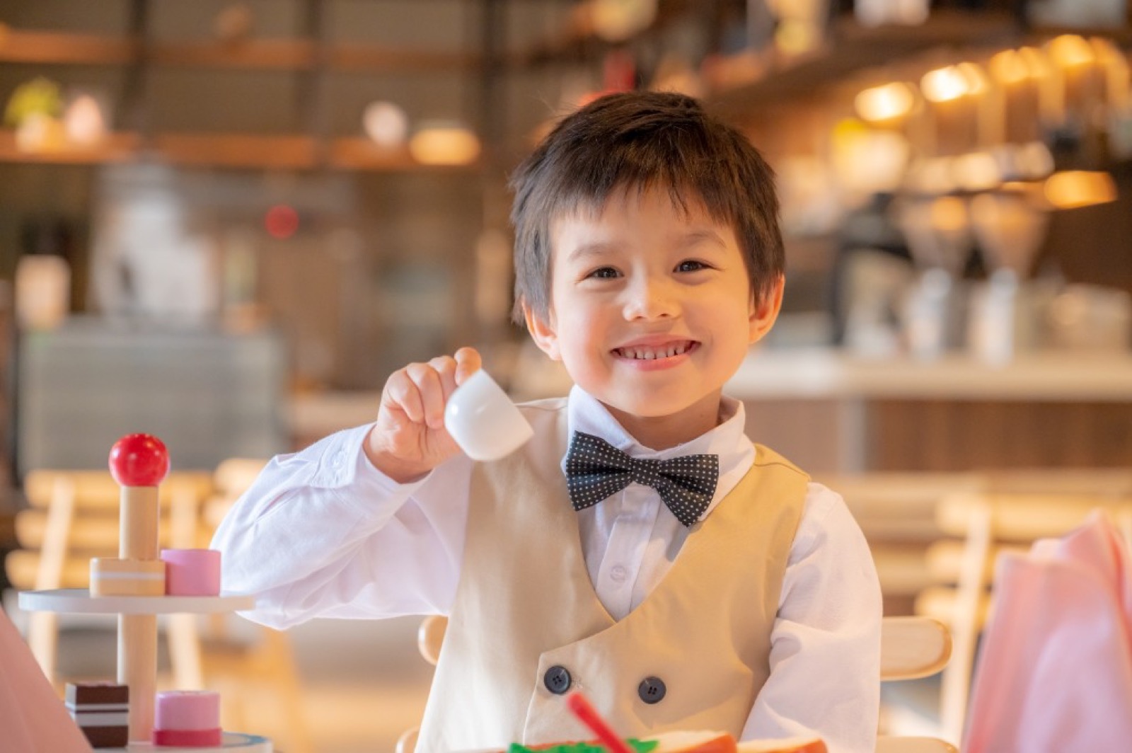 路易莎咖啡文青幼兒園畢業照