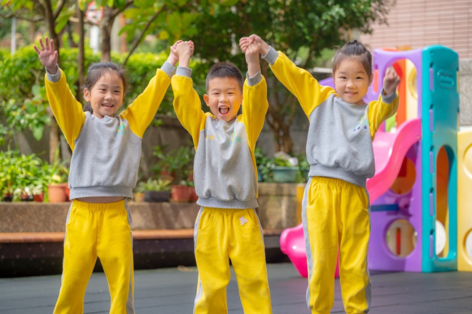幼兒園畢業照 學士服文青風格