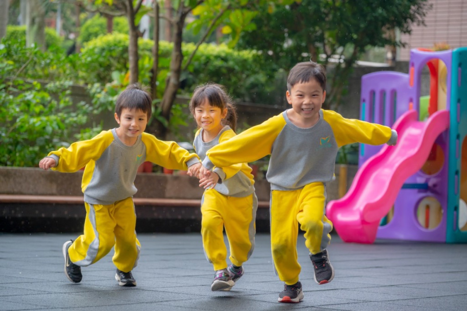 幼兒園畢業照 學士服文青風格