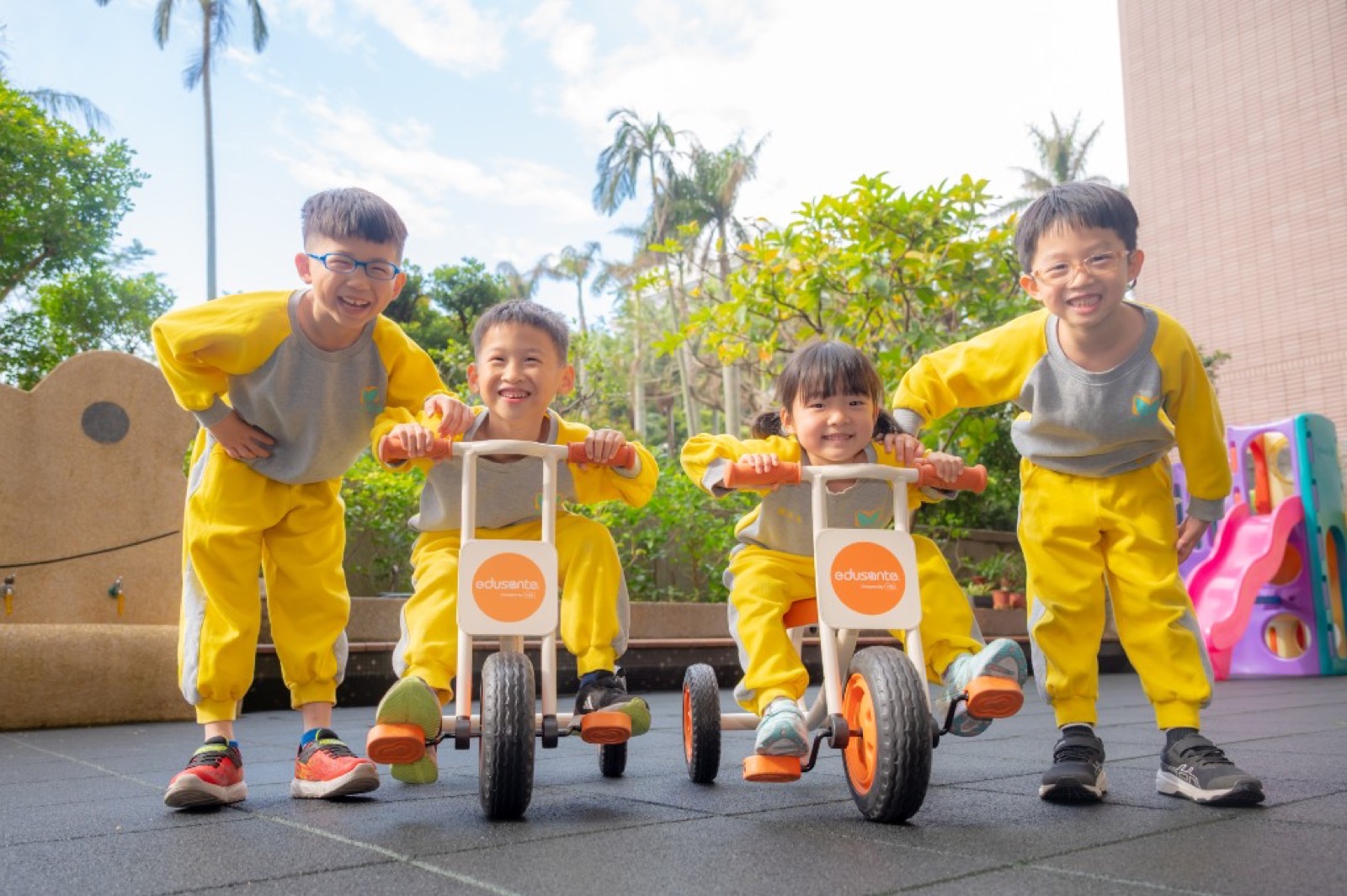 幼兒園畢業照 咖啡店便服活潑