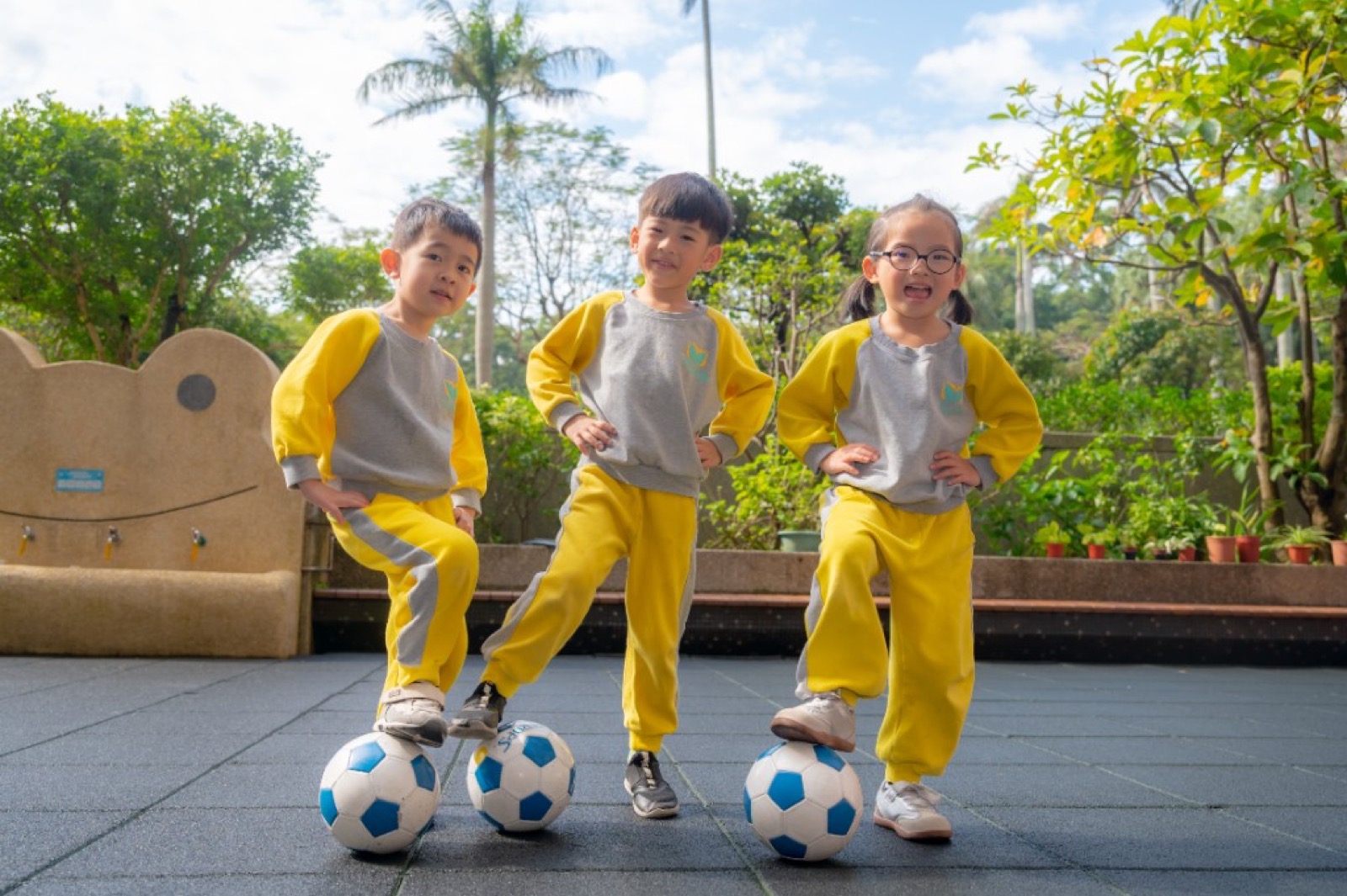 幼兒園畢業照 咖啡店便服活潑