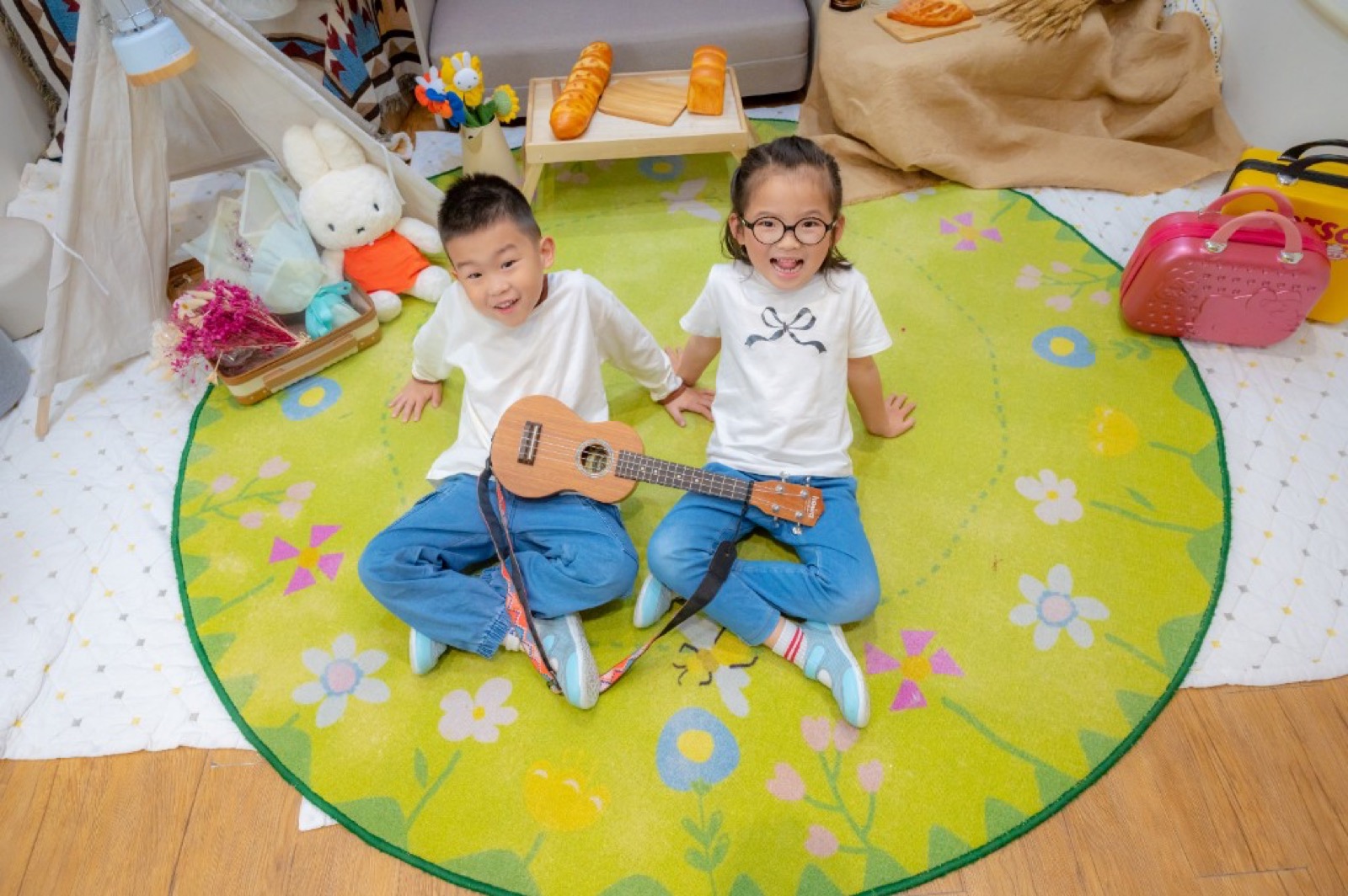 幼兒園畢業照 師生合照溫馨