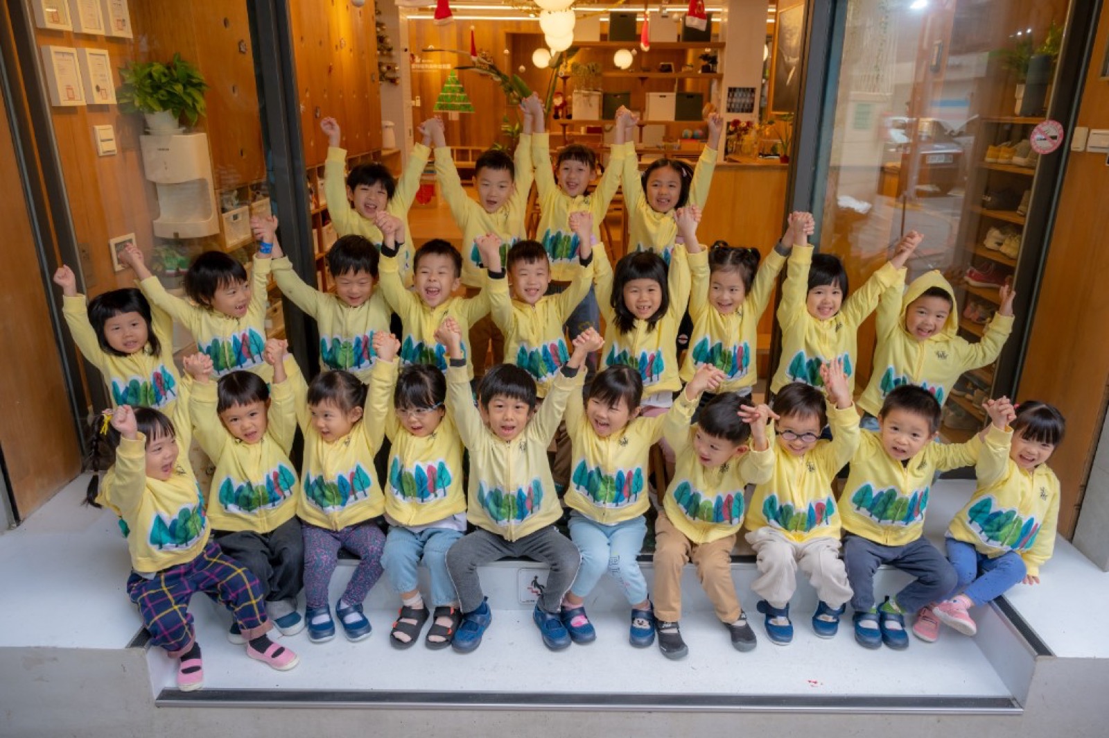 蒙特梭利森林幼兒園畢業照 校園互動