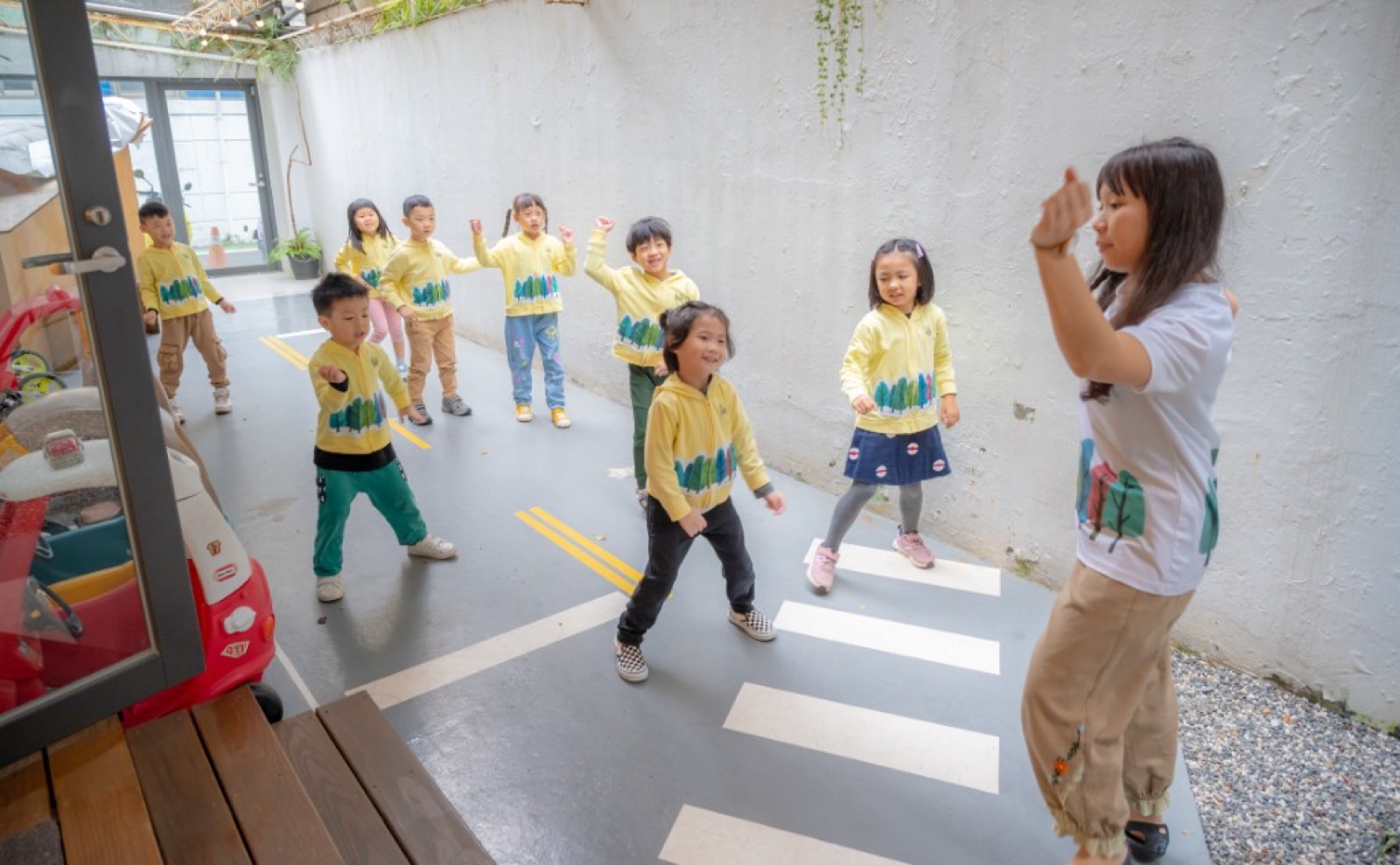 幼兒園畢業照 自然互動