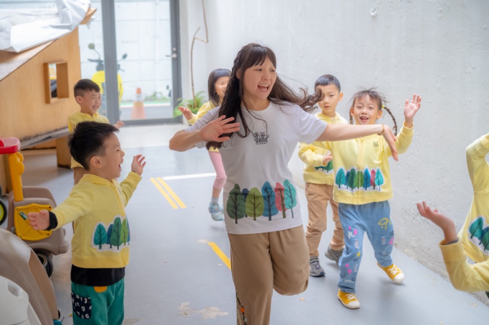 蒙特梭利森林幼兒園畢業照 校園互動