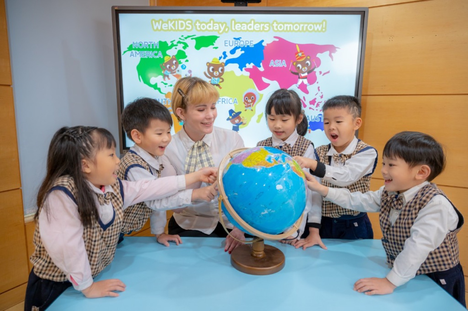 自然互動 × 國際教育氛圍｜新北市國際幼兒園畢業照攝影案例