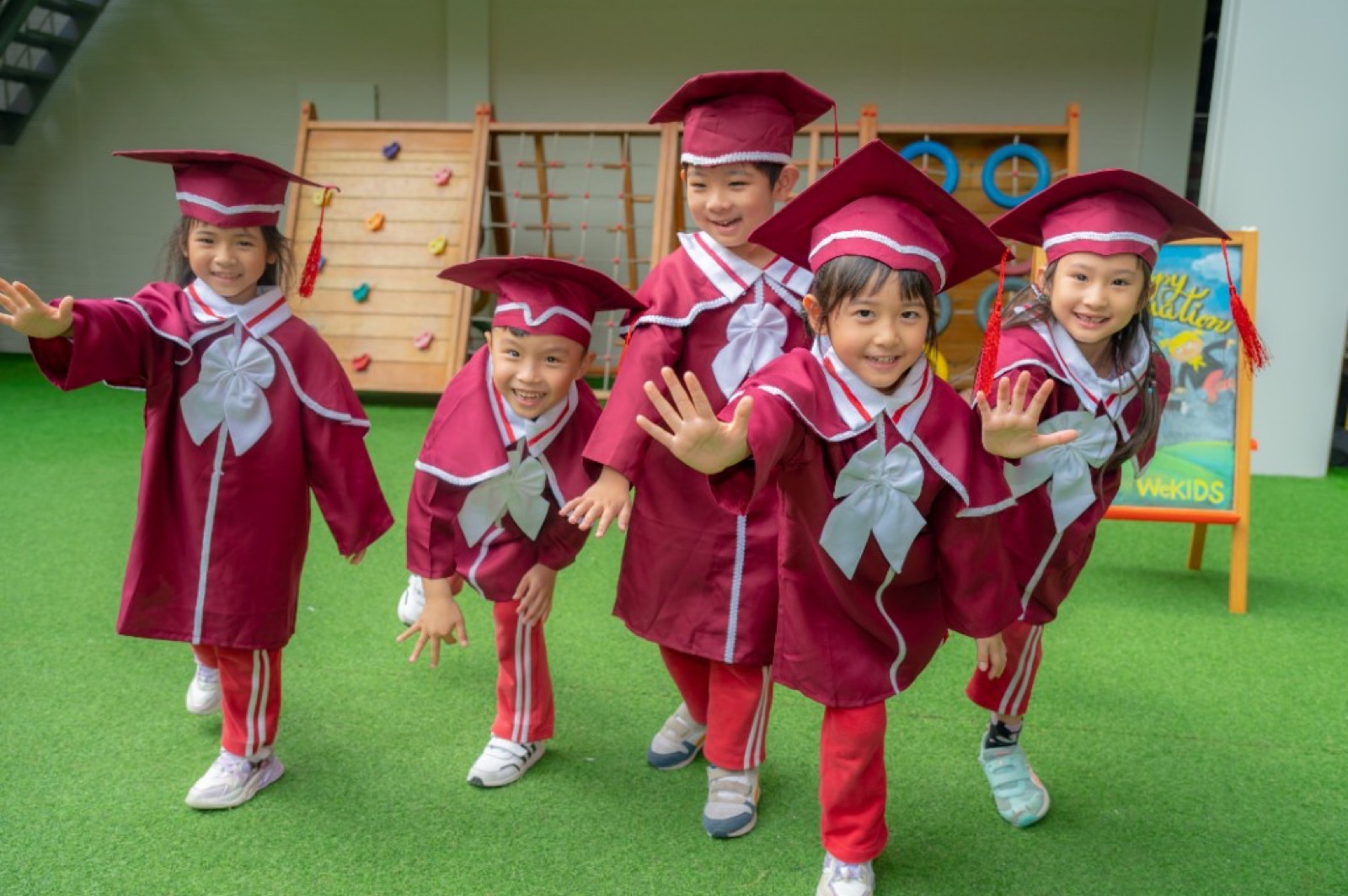 新北市國際幼兒園畢業照 自然生動