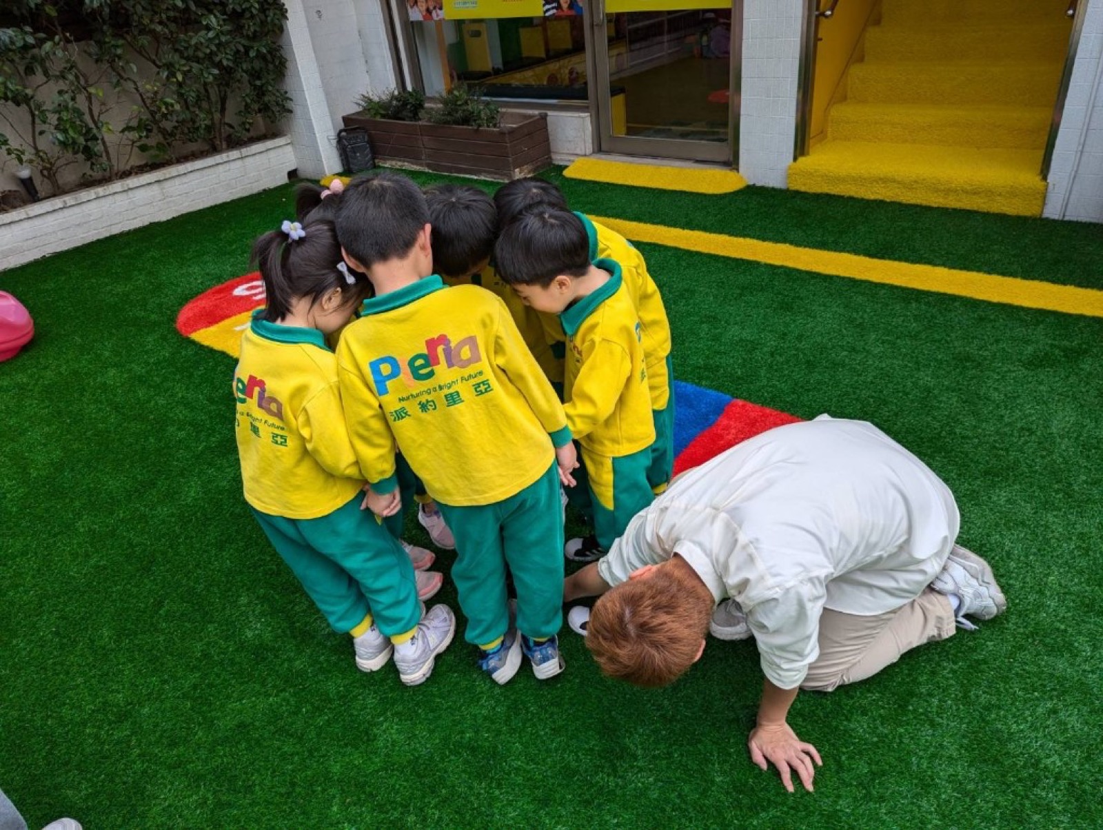 幼兒園畢業照 公園外景活潑
