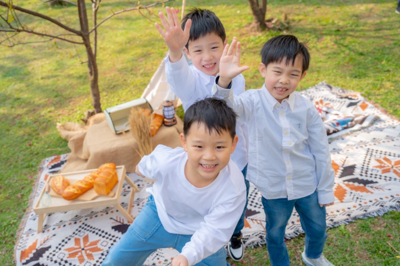 學士服畢業照 自然互動