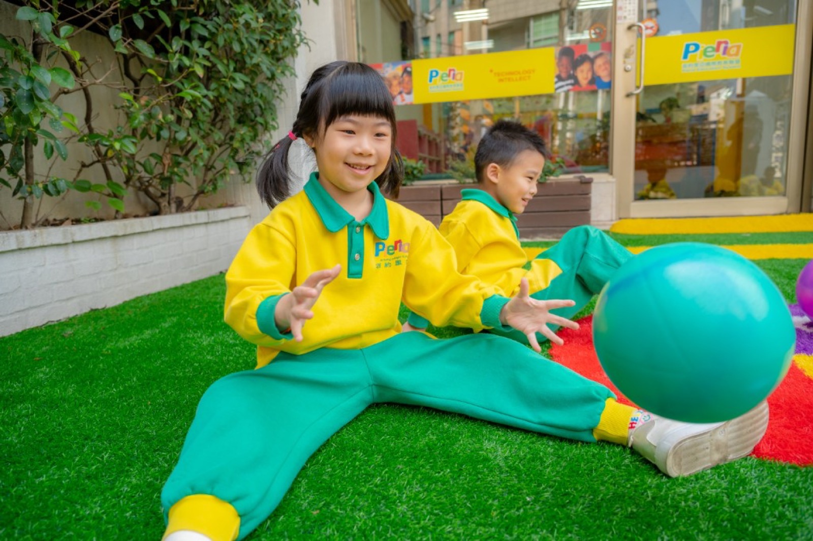 學士服畢業照 自然互動