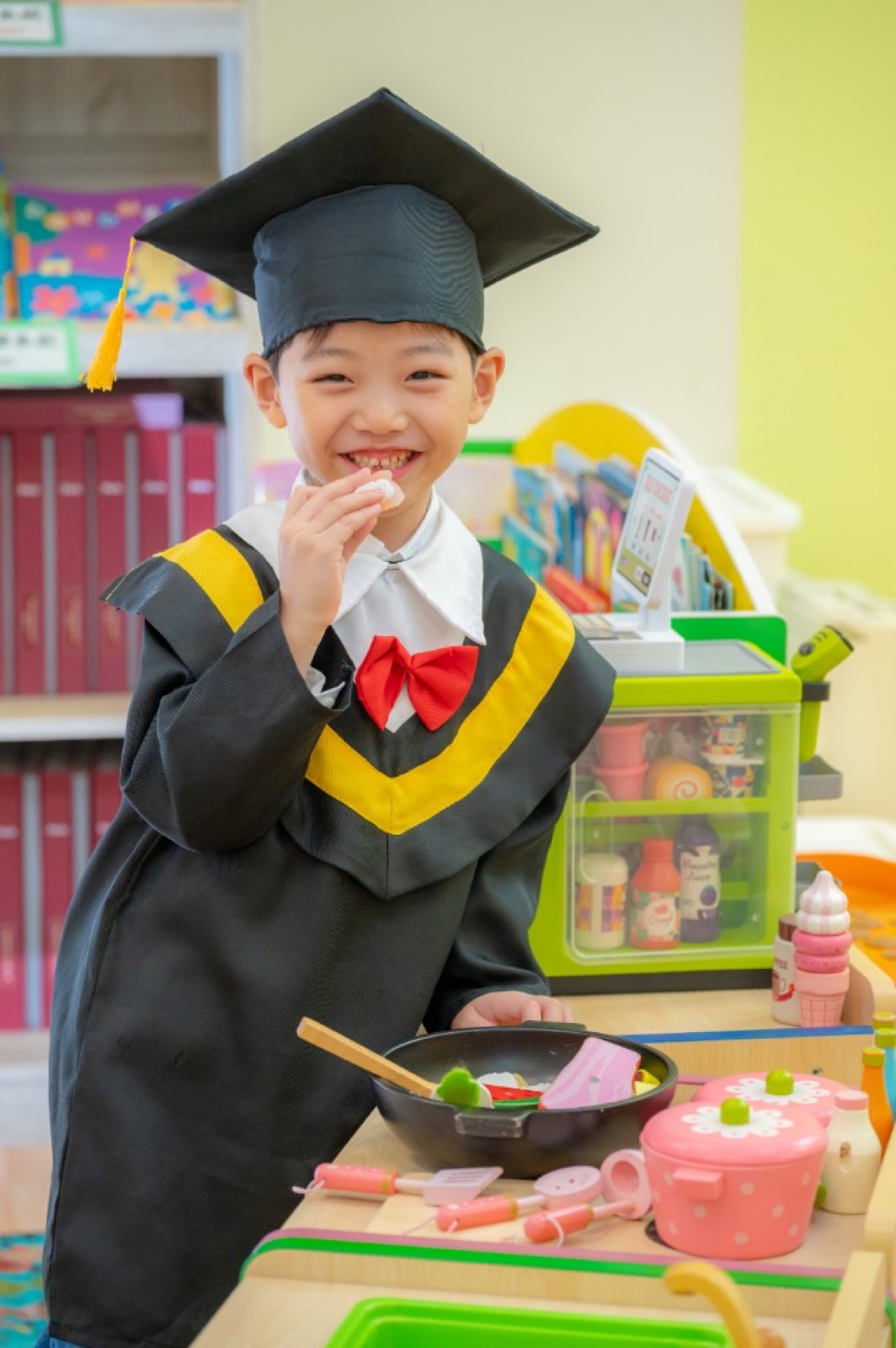 學士服畢業照 自然互動