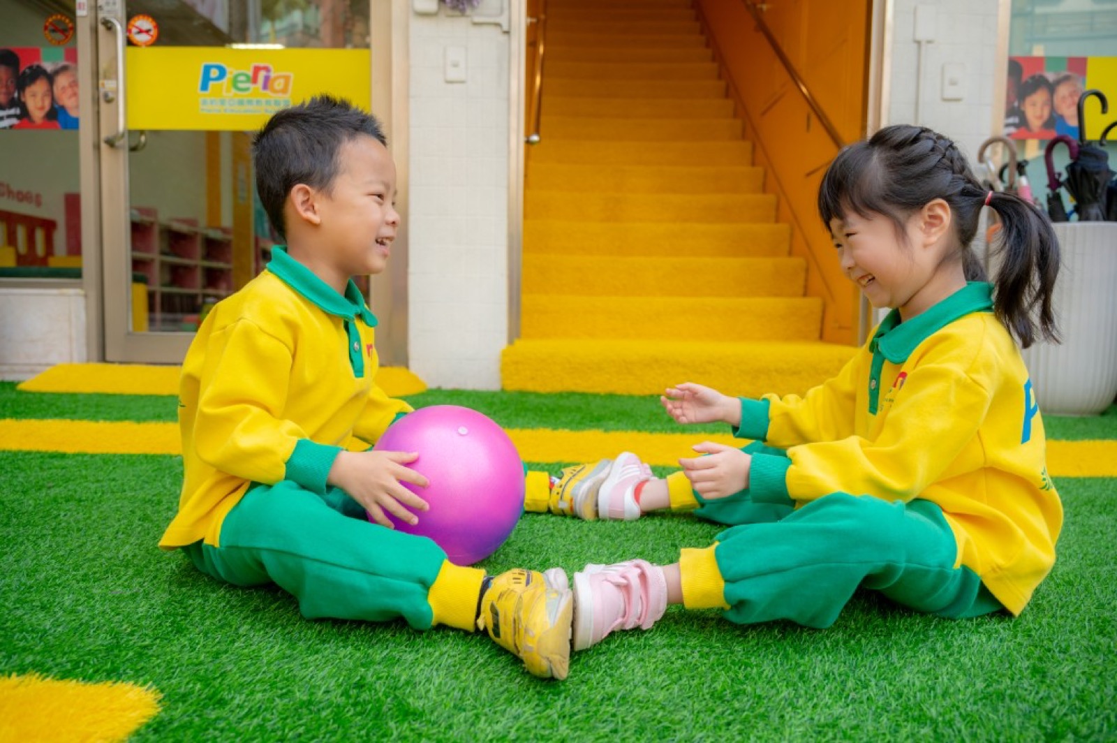 幼兒園畢業照 公園外景活潑