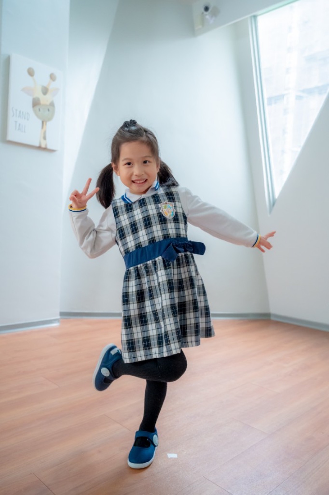 幼兒園畢業照 家庭合影戶外草地