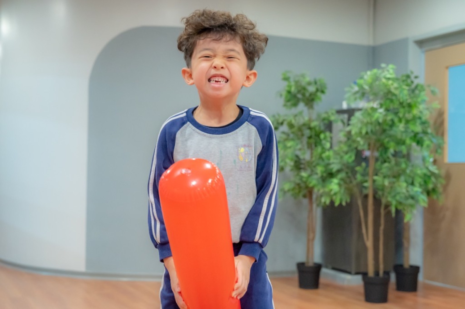 櫻花樹學士照 幼兒園畢業照自然生動