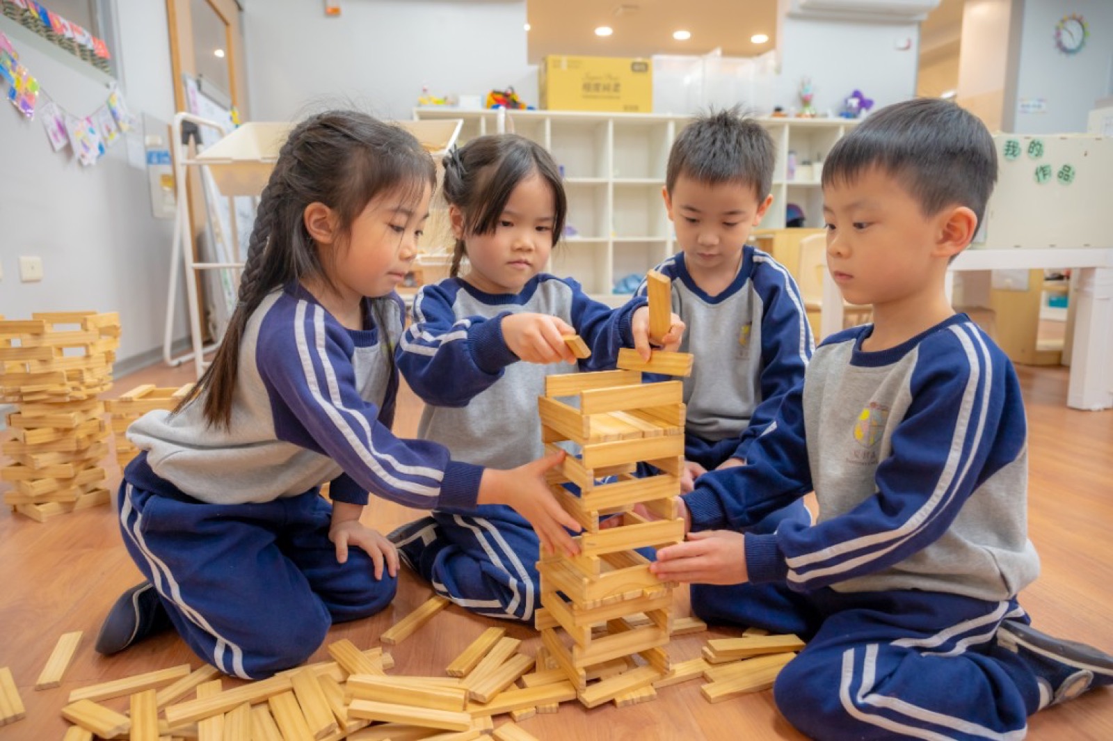 櫻花樹學士照 幼兒園畢業照自然生動