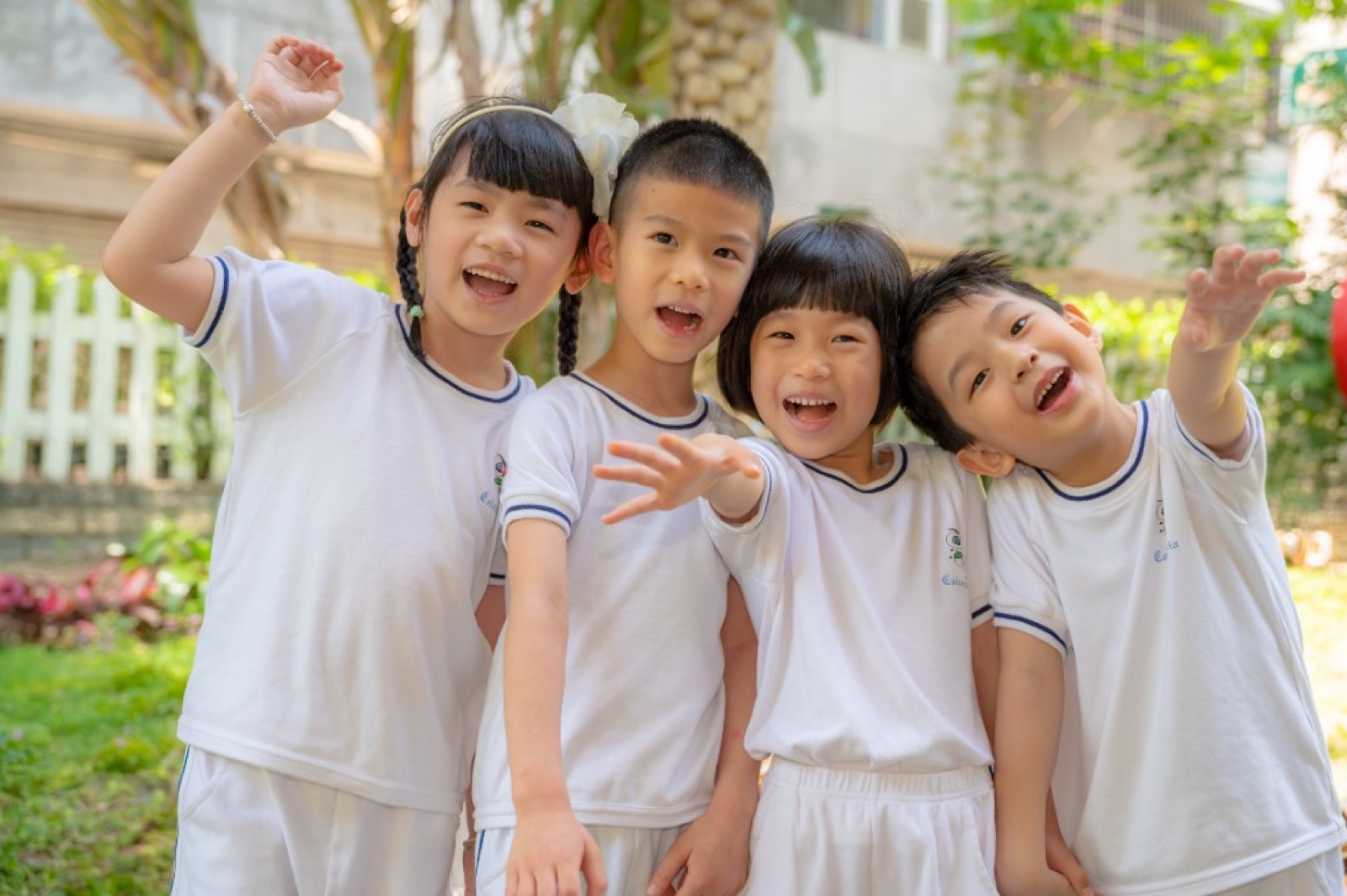 幼兒園畢業照 草地樹木 自然風格