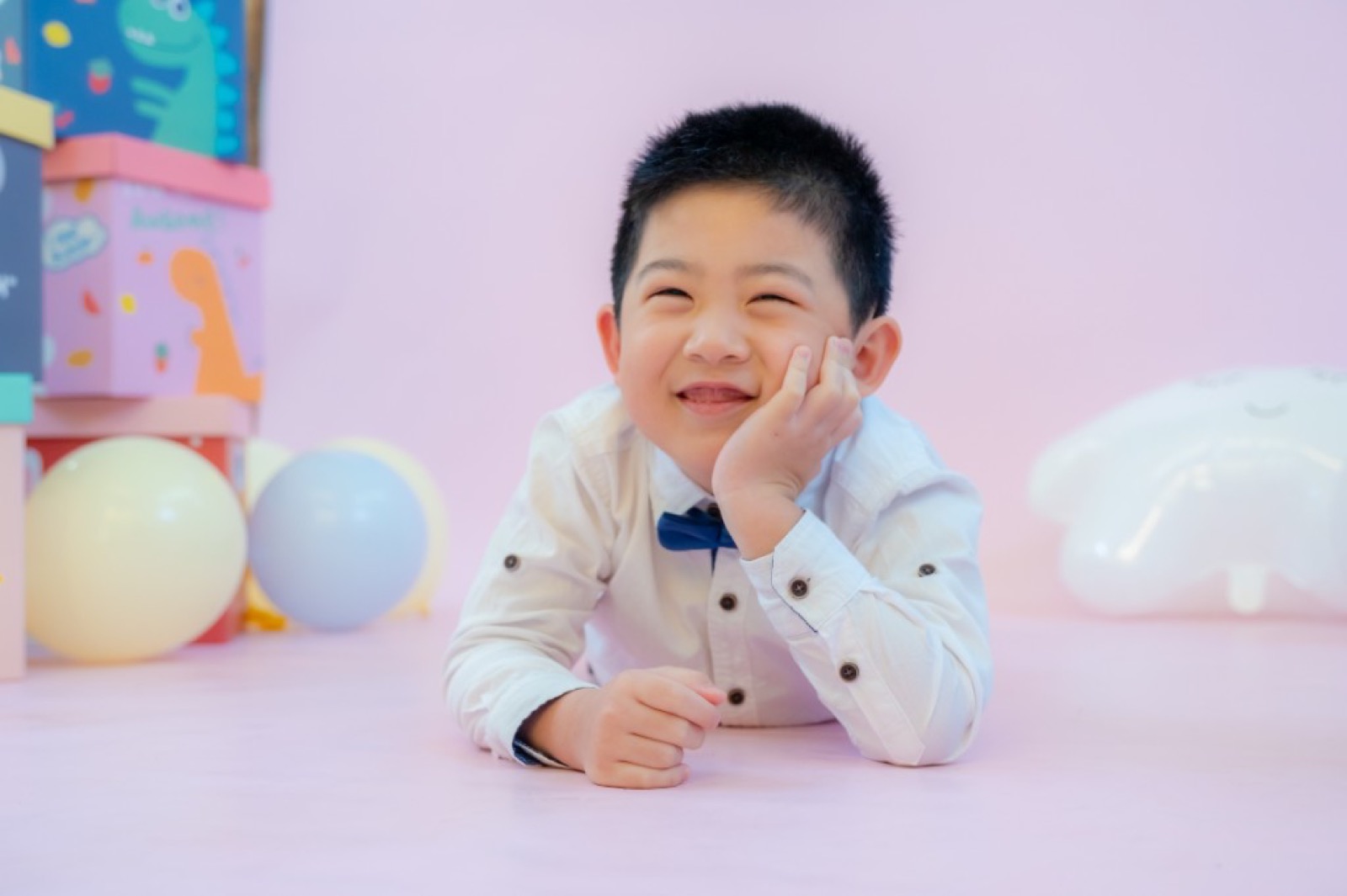 幼兒園畢業照 粉紅背景數字氣球
