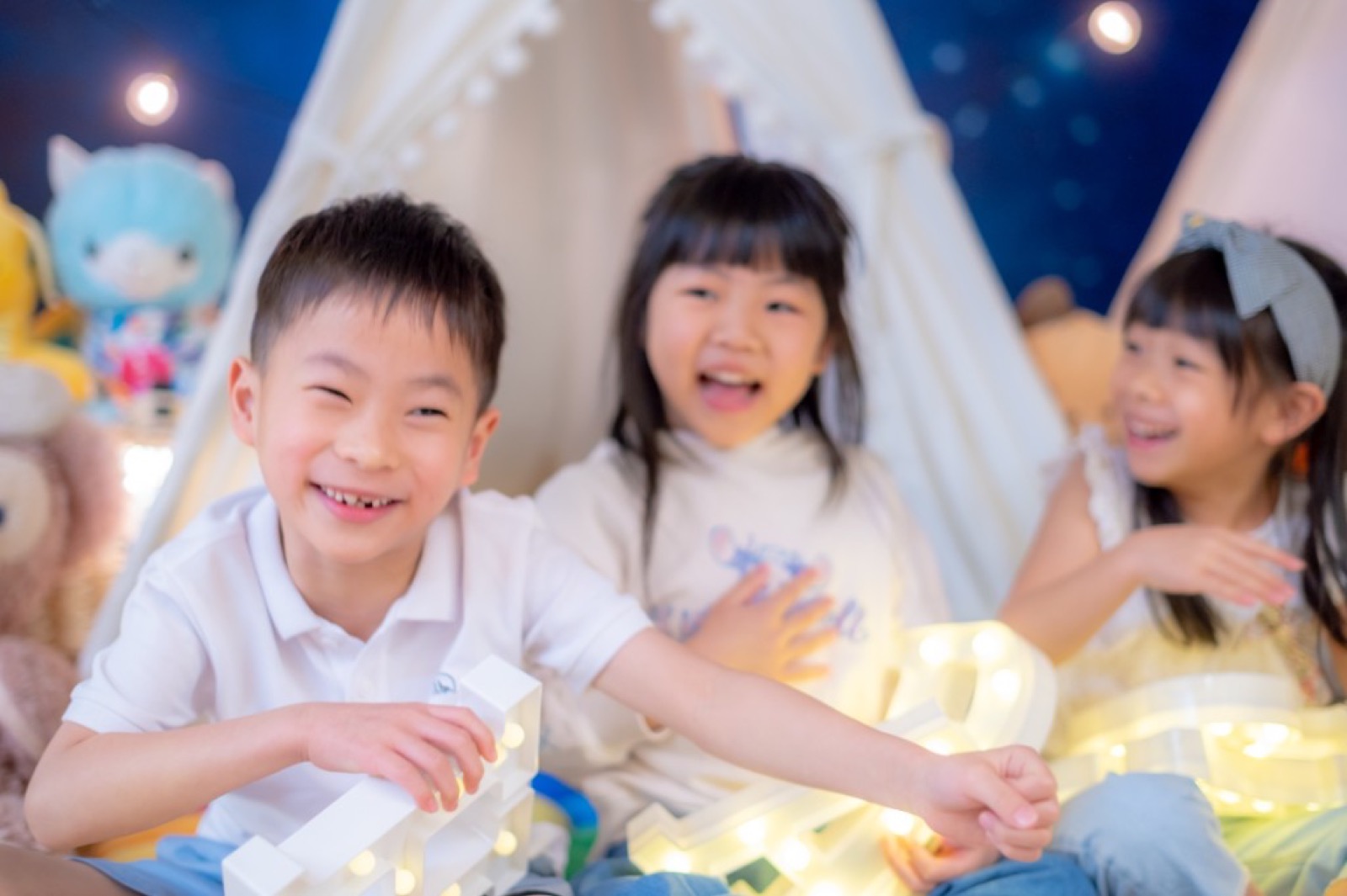 幼兒園畢業照 夜間露營星空場景