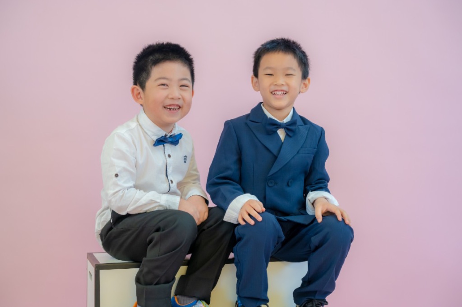 幼兒園畢業照 粉紅背景數字氣球