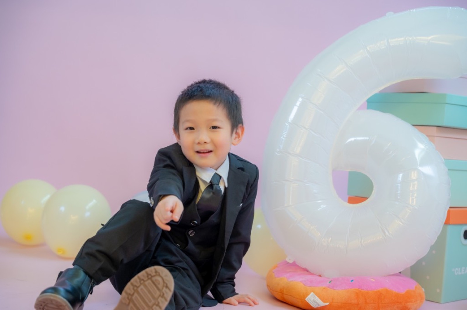 幼兒園畢業照 學士服白色背景