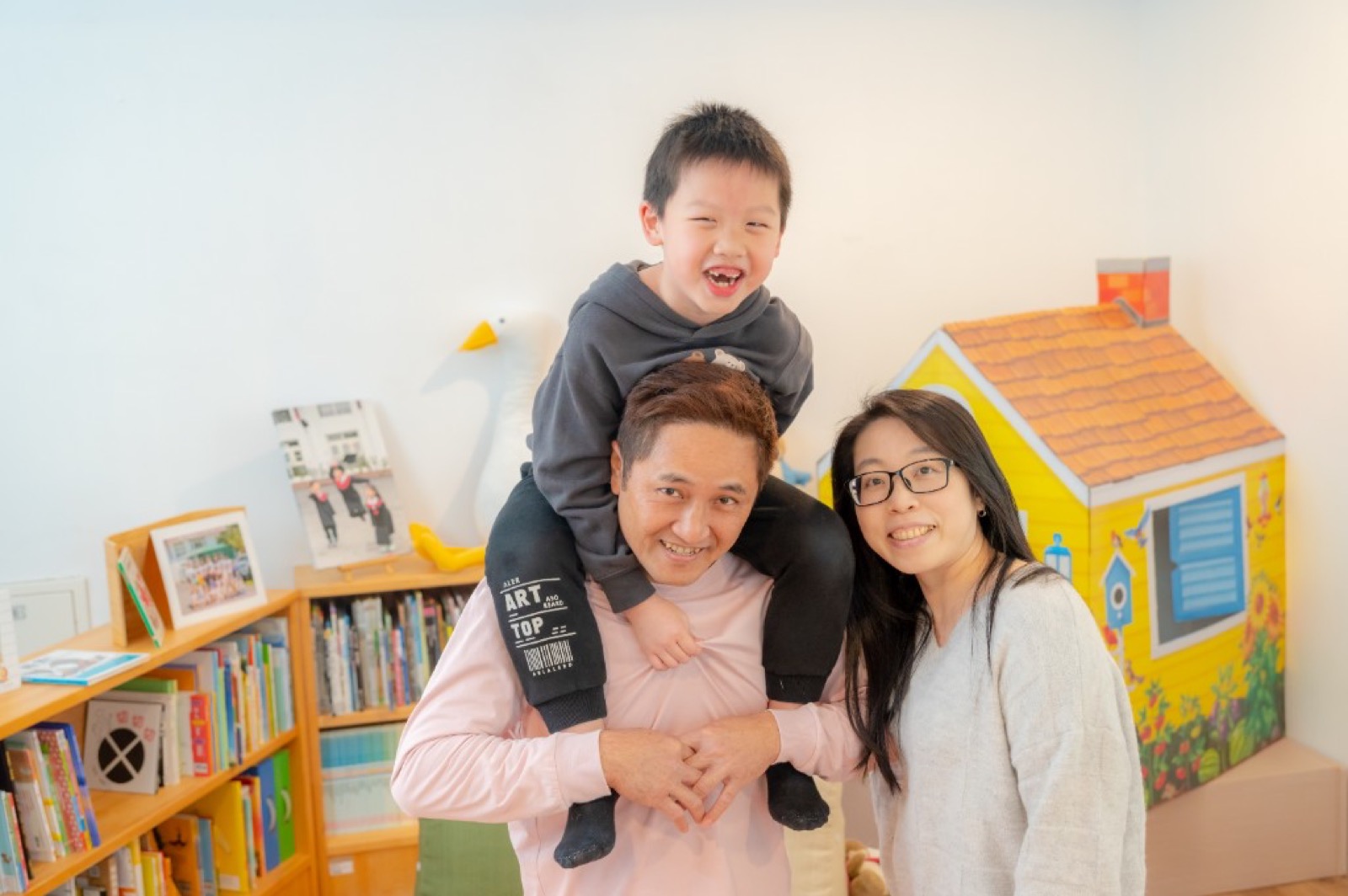 幼兒園畢業照 戶外草地外景活潑