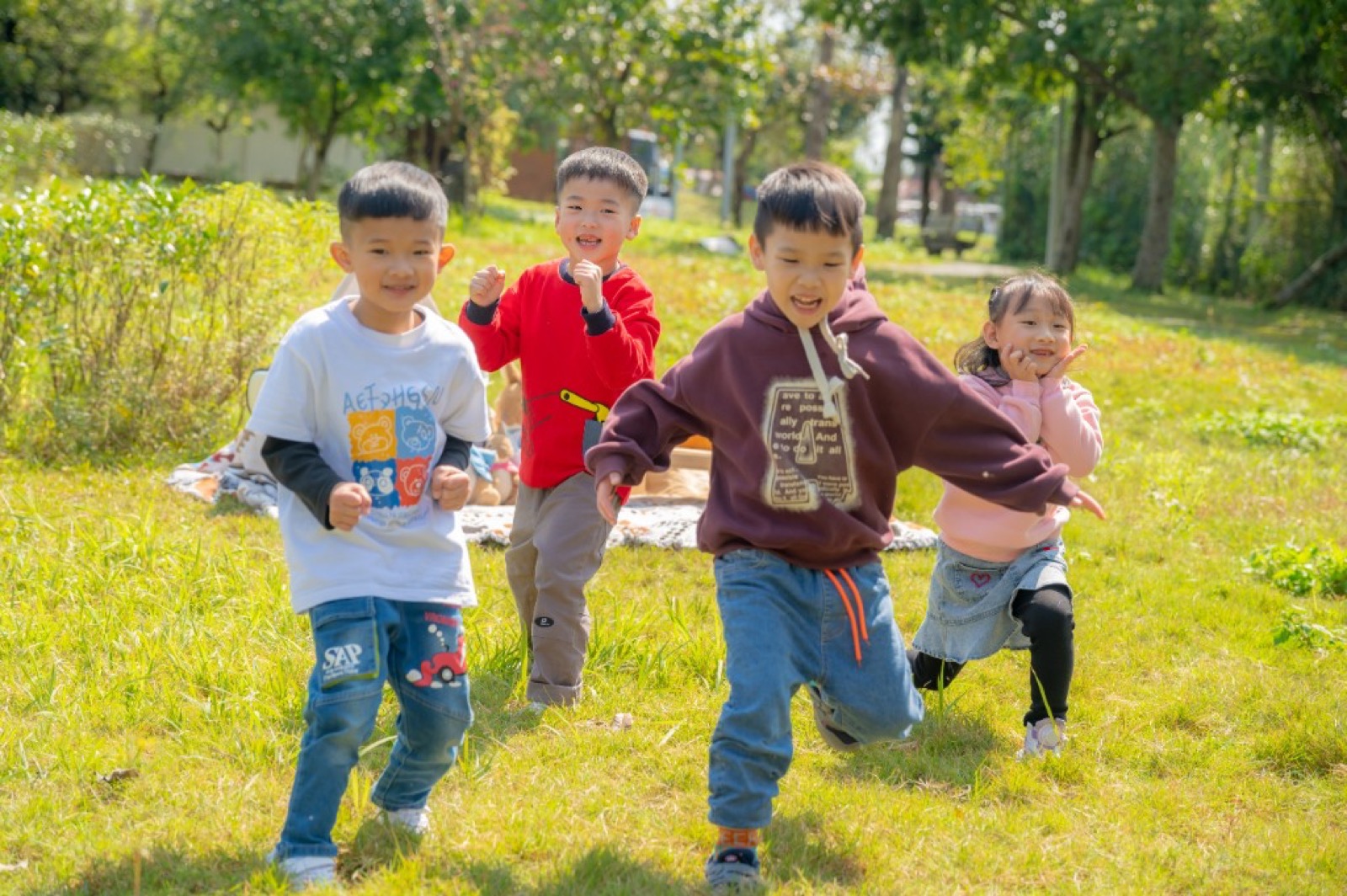 宜蘭幼兒園畢業照 自然生動